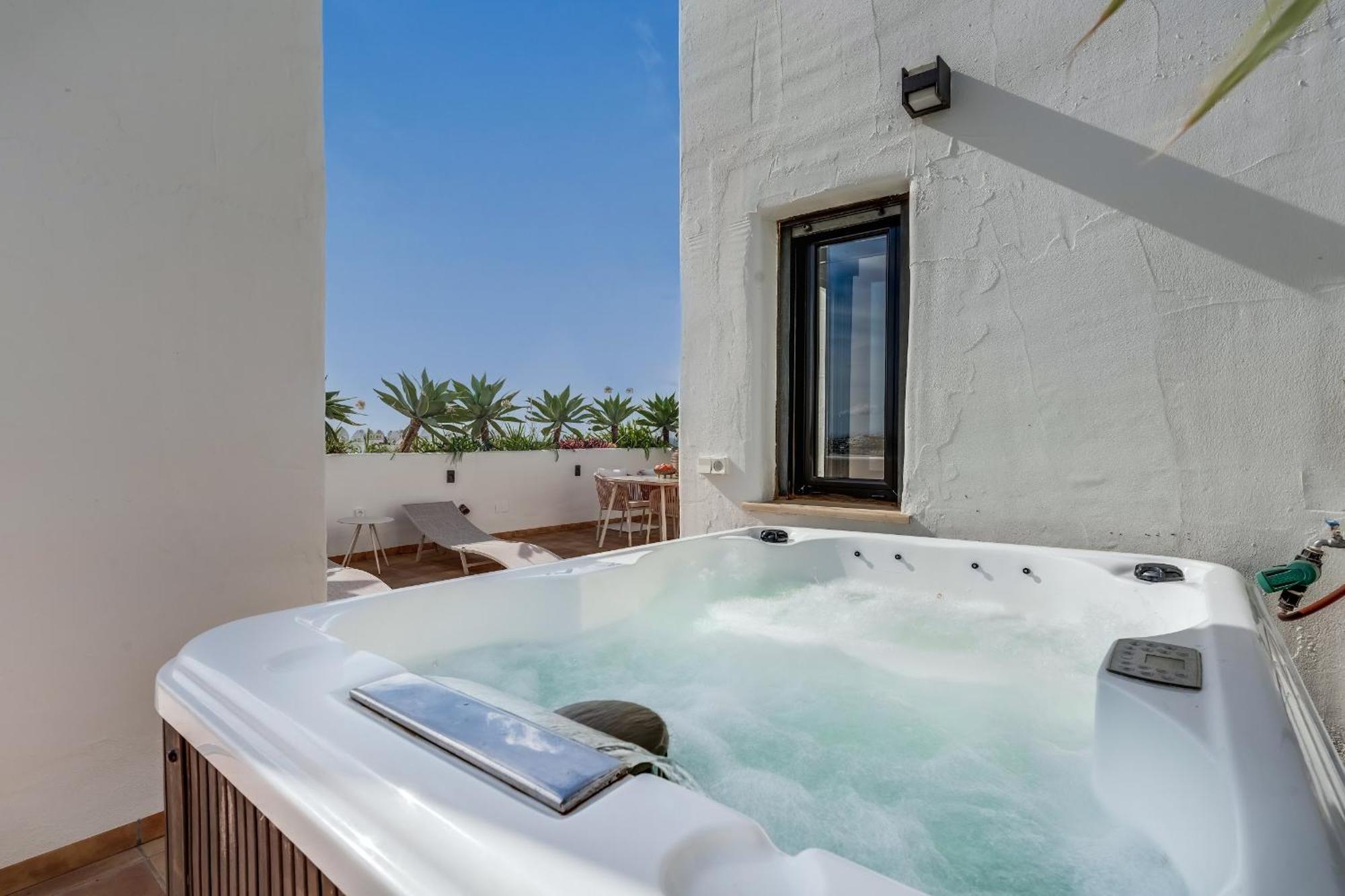 Prachtig Penthouse Met Jacuzzi Appartement Estepona Buitenkant foto