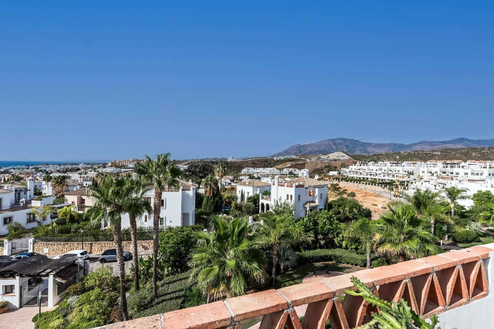 Prachtig Penthouse Met Jacuzzi Appartement Estepona Buitenkant foto