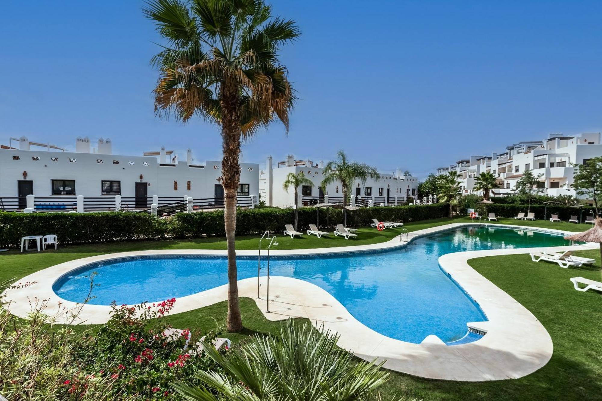 Prachtig Penthouse Met Jacuzzi Appartement Estepona Buitenkant foto