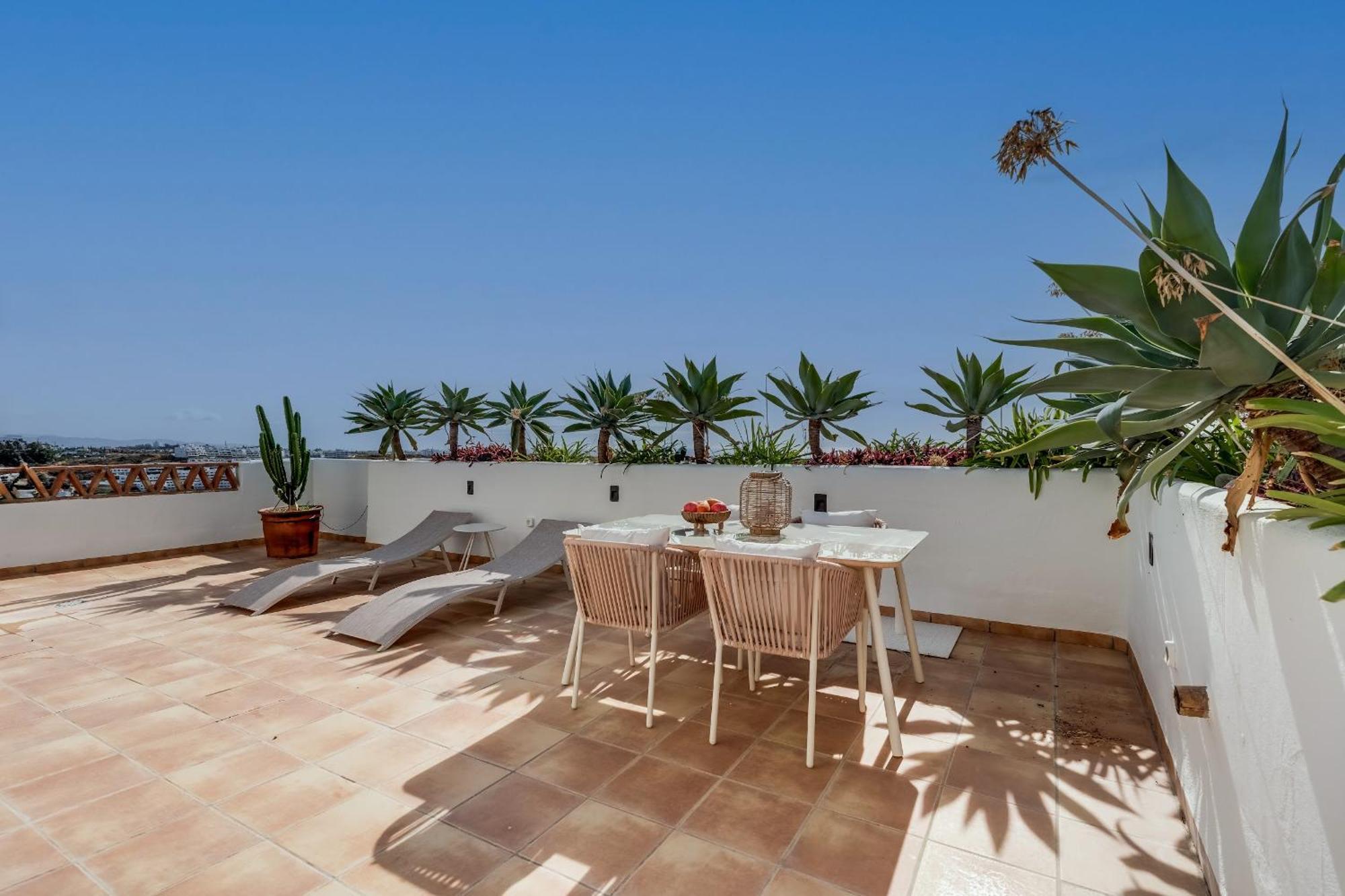 Prachtig Penthouse Met Jacuzzi Appartement Estepona Buitenkant foto