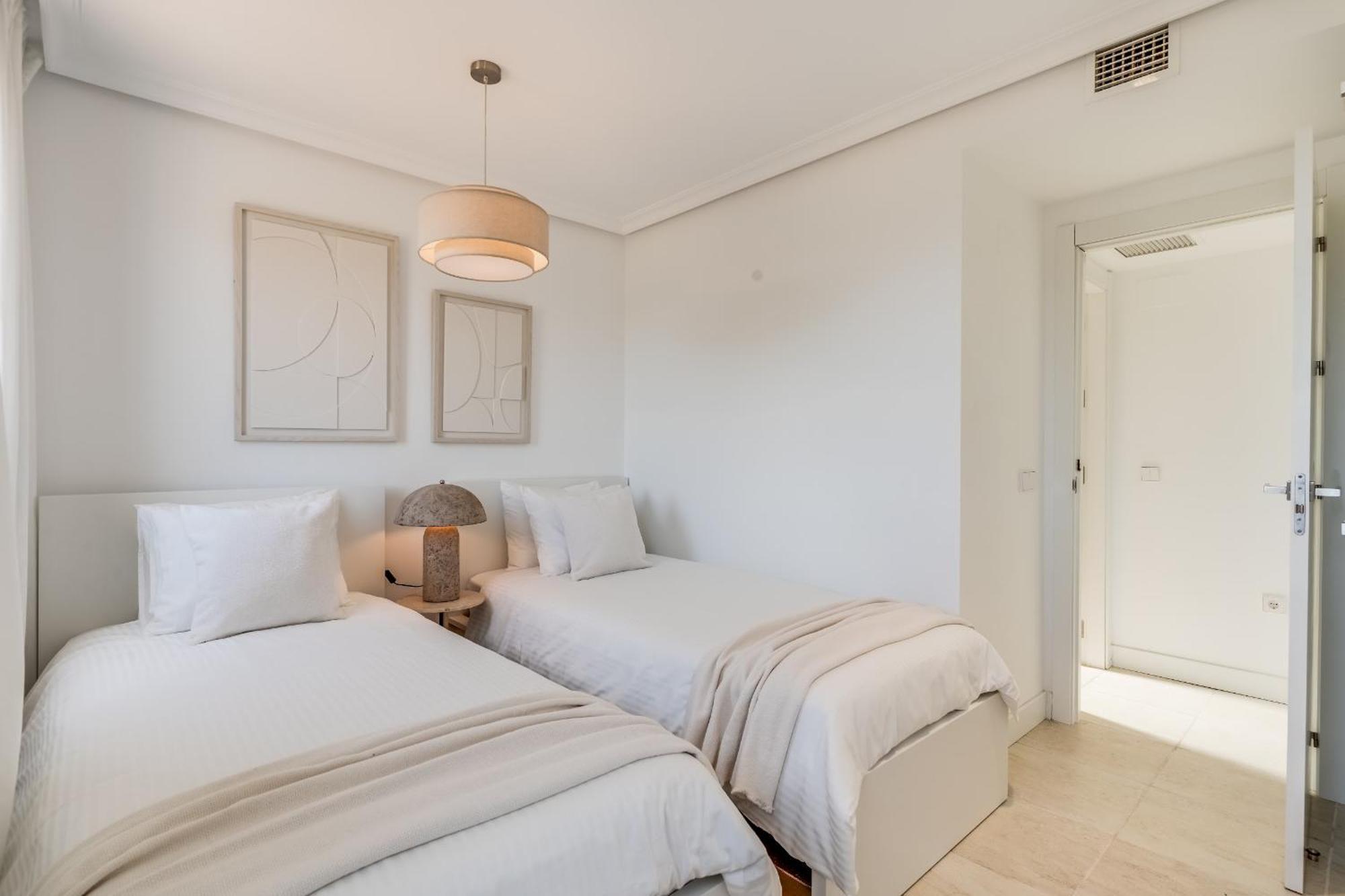 Prachtig Penthouse Met Jacuzzi Appartement Estepona Buitenkant foto